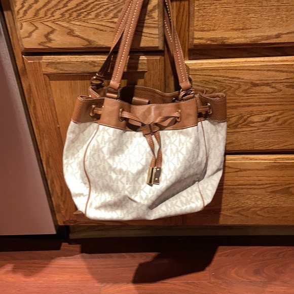 Large Micheal Kors Purse - Picture 4 of 4